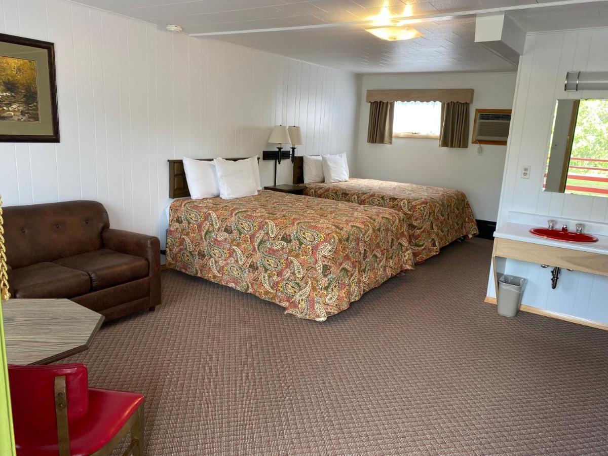 Cedars Motel Ironwood Kültér fotó