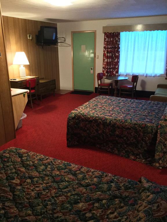 Cedars Motel Ironwood Kültér fotó