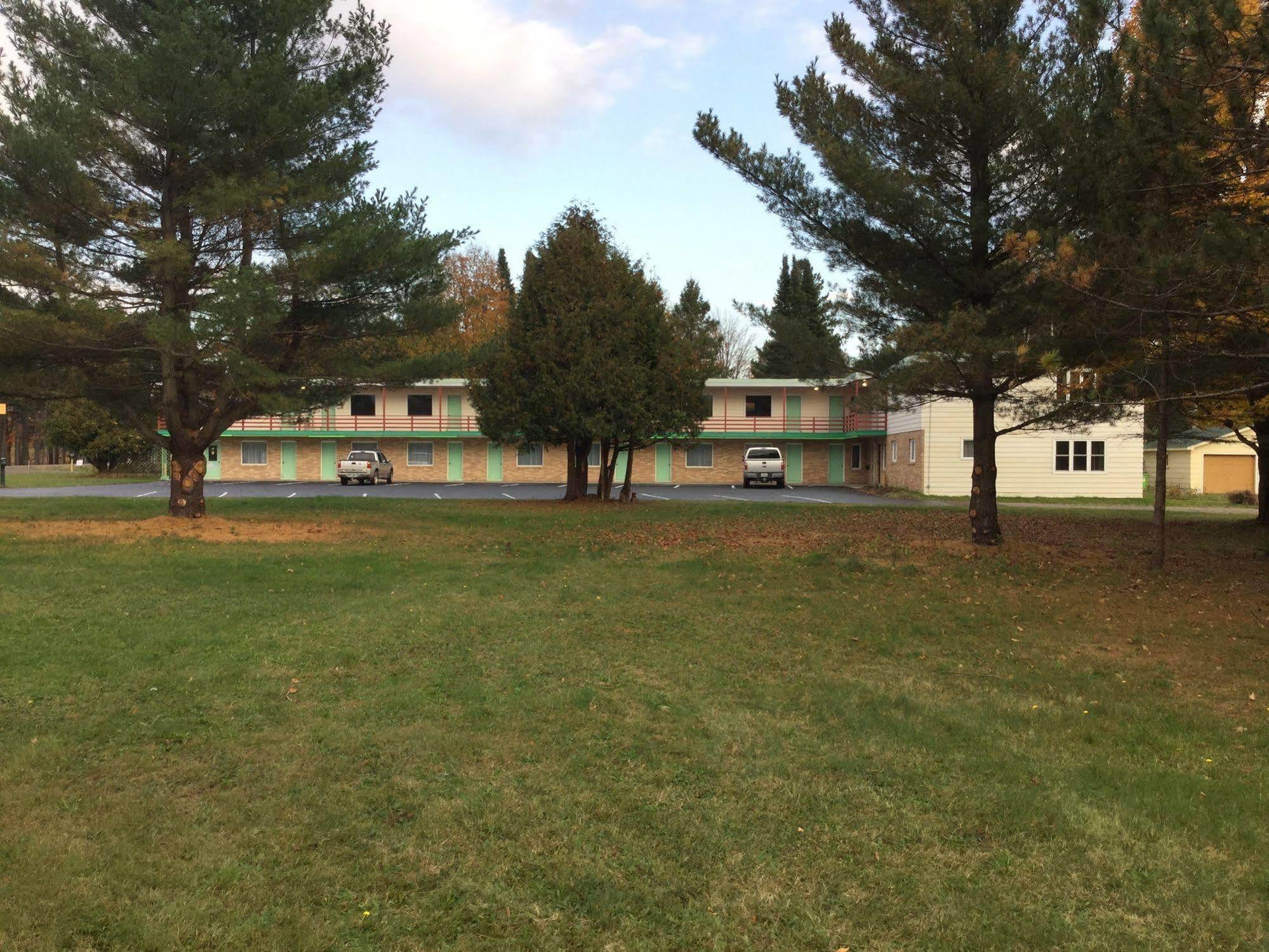 Cedars Motel Ironwood Kültér fotó