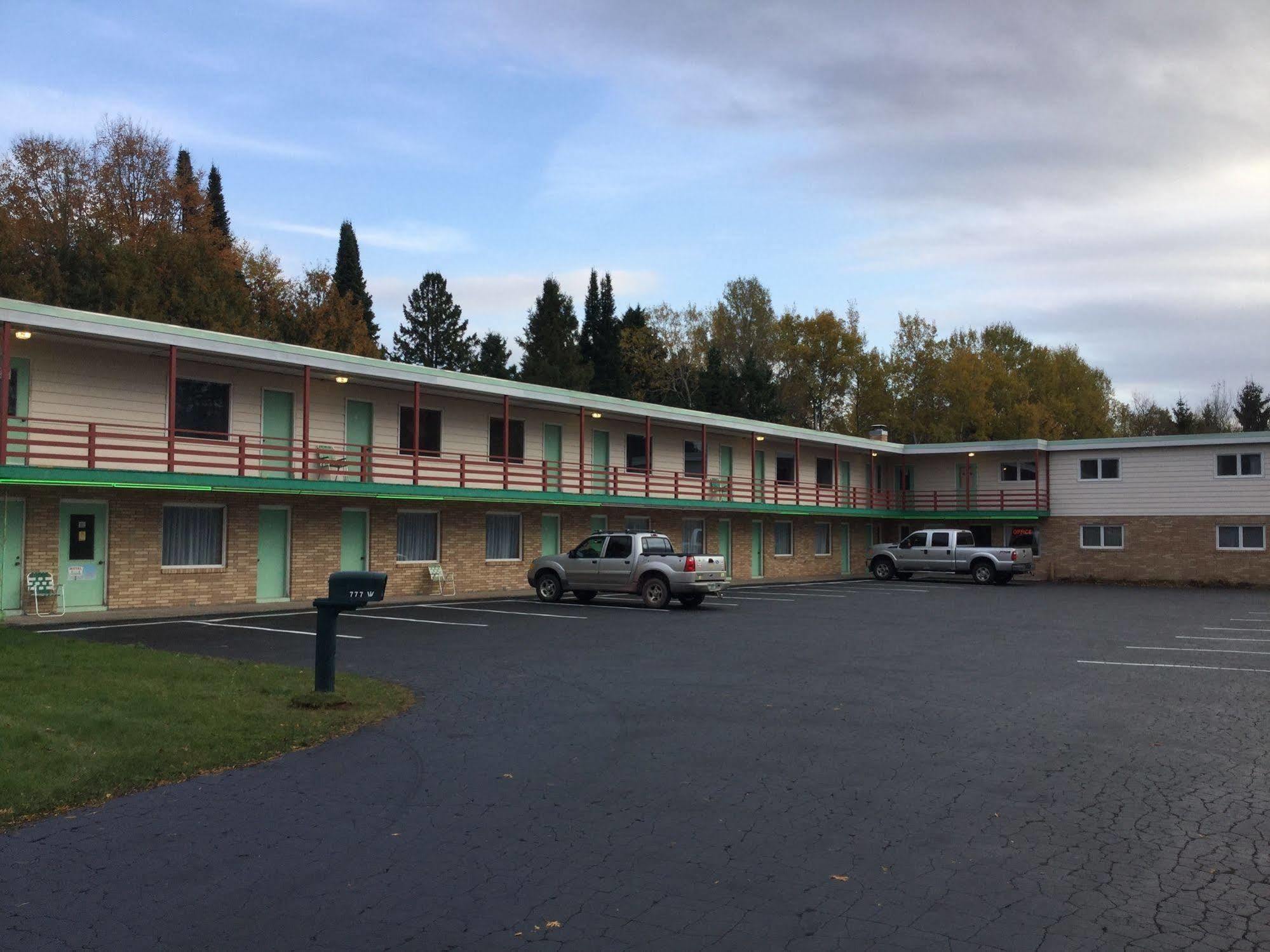Cedars Motel Ironwood Kültér fotó
