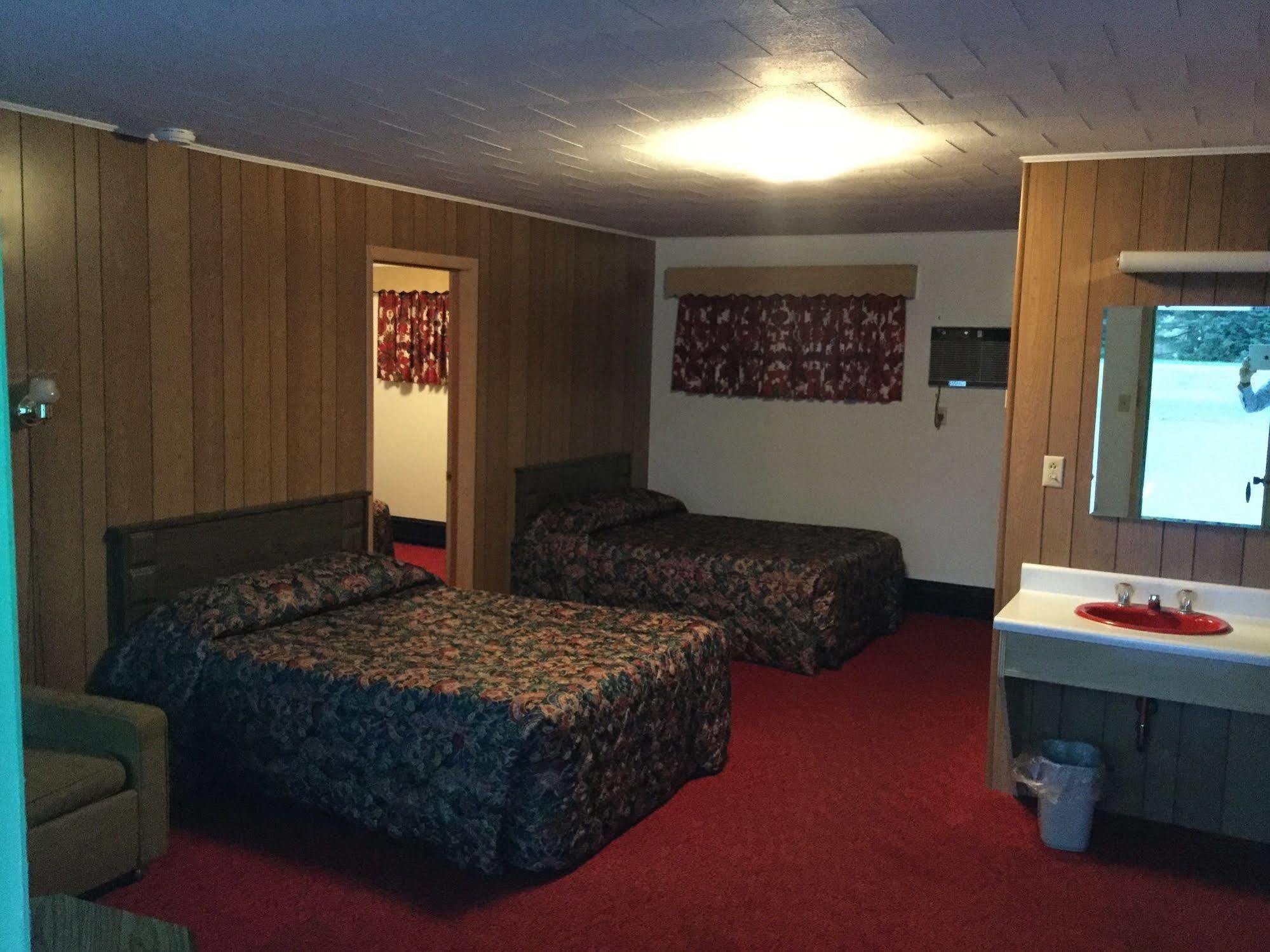 Cedars Motel Ironwood Kültér fotó