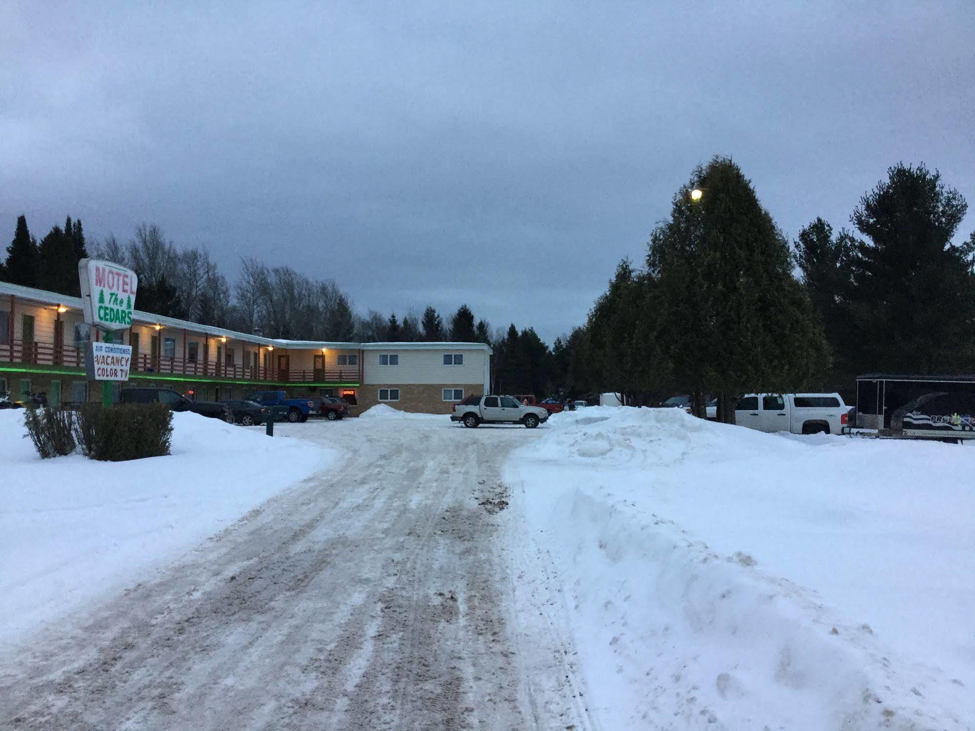Cedars Motel Ironwood Kültér fotó