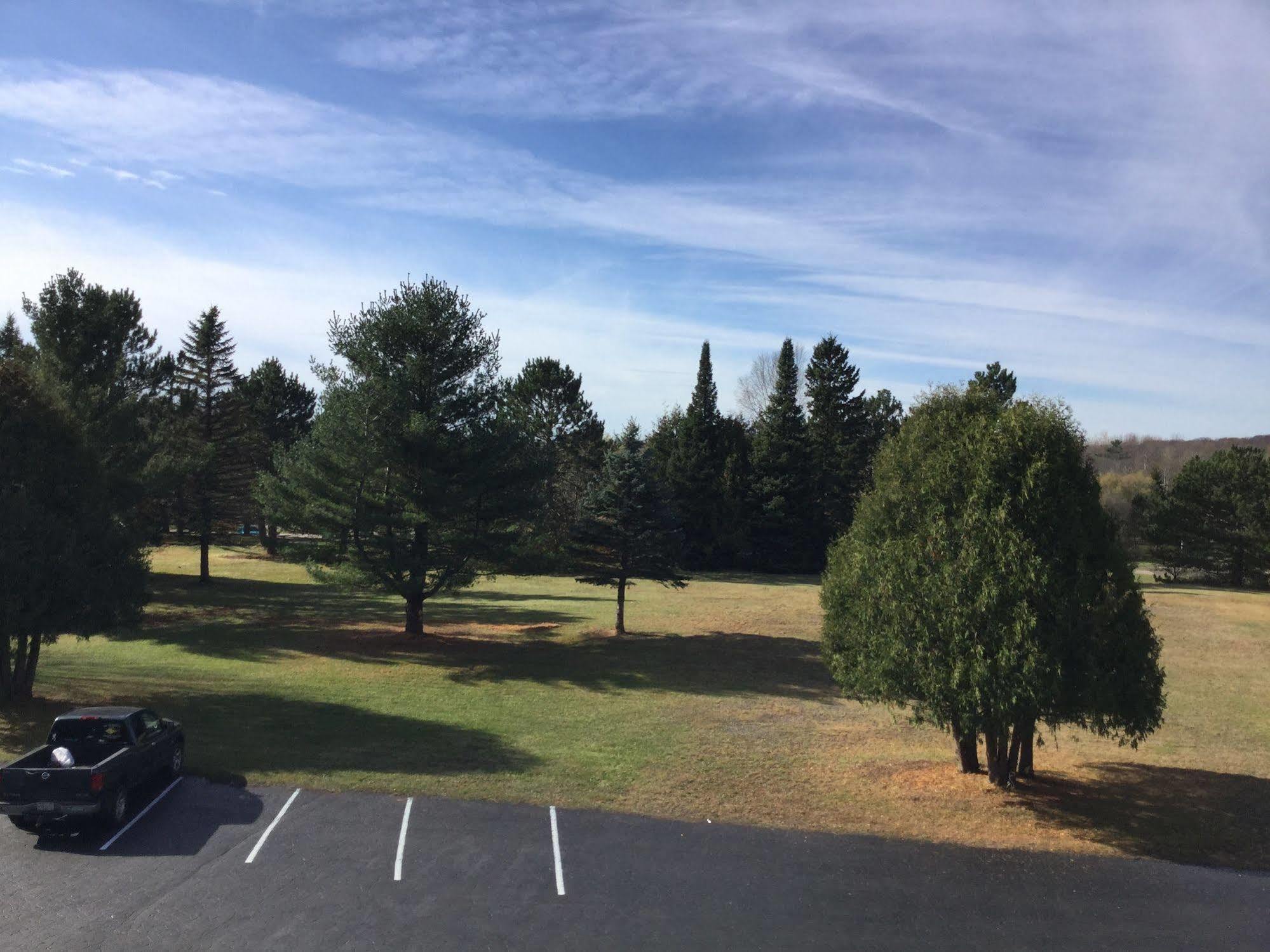 Cedars Motel Ironwood Kültér fotó